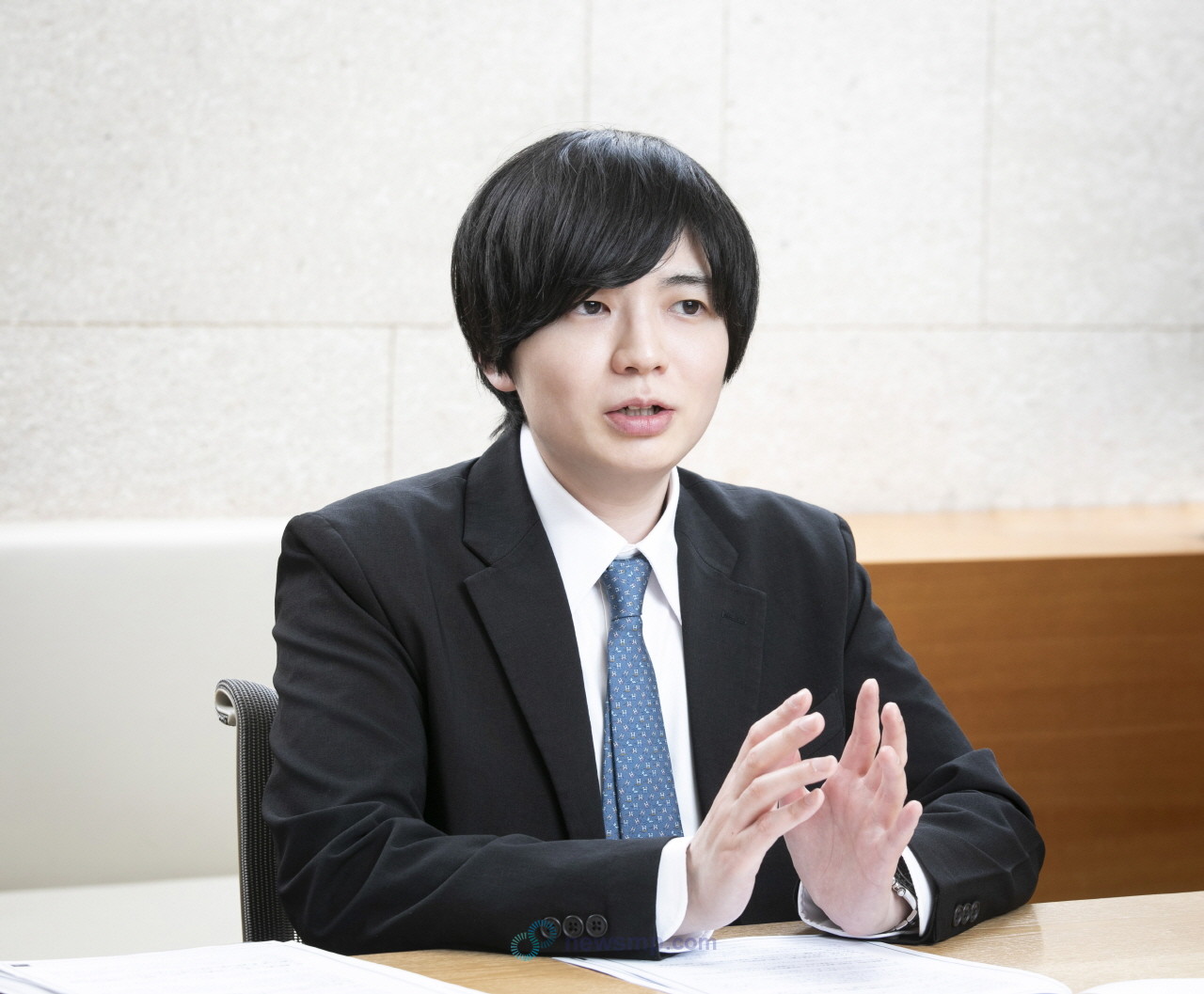 ▲ 하기노 교수는 “중증 아토피피부염 환자들은 장기적인 치료가 필요하며, 환자에게 적합한 치료제를 찾기 위한 과정이 필요한 만큼, 처음 치료제로 생물학적 제제 또는 JAK 억제제를 선택한 이후 여러 이유로 치료를 지속하기 어려울 경우 다른 생물학적 제제 또는 JAK 억제제로 교체 투여할 수 있도록 급여를 지원해주는 것이 합리적”이라고 역설했다.