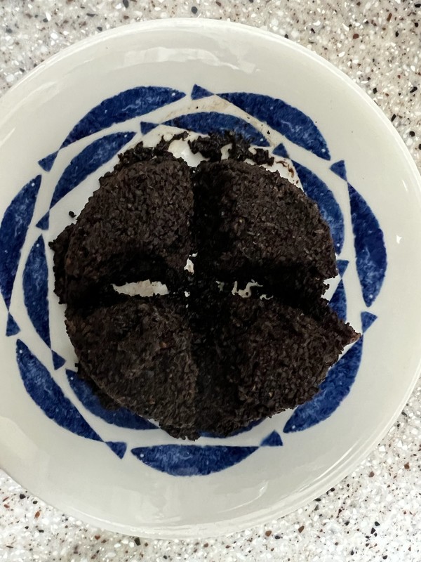 ▲ 밤새 내린 원두 찌꺼기를 버리지 않고 이렇게 두면 집안의 공기를 바꿀 수 있다.