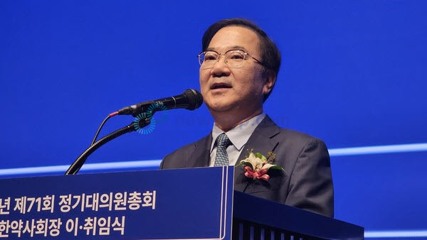▲ 김대업 의장은 거시적인 의약품 정책이 필요하다고 강조했다.