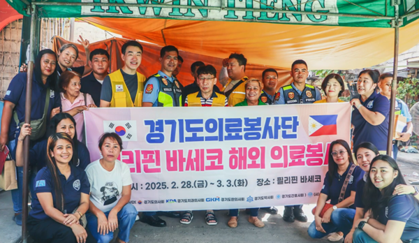 ▲ 경기도약사회가 필리핀에서 의료봉사활동을 실시했다.