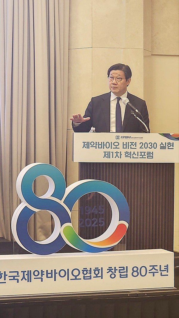 ▲ 한국제약바이오협회 노연홍 회장은 “이제 우리는 성과를 바탕으로 글로벌 경쟁력을 강화하고 미래 제약바이오헬스 시대를 선도해 나아가야 한다”면서 “급변하는 환경 속에서 우리 제약바이오 산업이 지속 가능한 성장을 이루기 위해서는 혁신과 변화가 그 어느때보다 절실하다”고 강조했다.