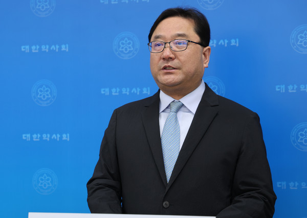 ▲ 이광민 부회장은 규제샌드박스 신규제혁신위원회 회의를 앞두고 대응 전략 등을 설명했다.