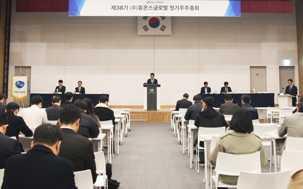 ▲ 휴온스그룹 윤성태 회장이 올해 창립 60주년을 맞은 휴온스그룹의 대도약을 위해 경영 일선에 복귀한다.