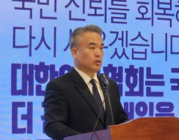 ▲ 김성근 대변인.