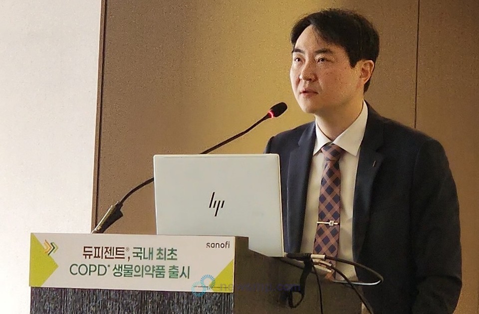 ▲ 가톨릭대학교 서울성모병원 호흡기내과 이진국 교수는 듀피젠트가 COPD 분야 최초의 생물의약품으로서 기존의 약과는 다른 기전을 통해 패러다임을 바꾼 약이라고 역설했다.