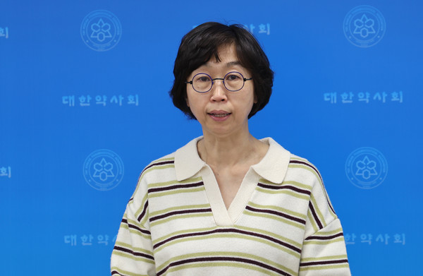 ▲ 노수진 이사는 대한약사회의 대회원 소통 방식 개편안을 설명했다.