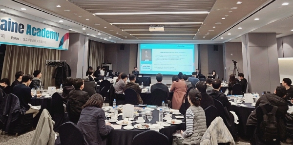 ▲ 한독테바는 편두통 예방 치료제 ‘아조비’의 국내 출시 3주년을 기념, 지난 3일 국내 의료진을 대상으로 편두통 예방 치료의 중요성을 조명하고 편두통 치료의 최신 지견을 공유하기 위한 ‘두통 아카데미’를 개최했다고 밝혔다.