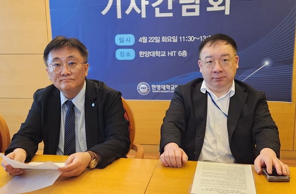 ▲ 이형중 병원장(왼쪽)과 이항락 부원장.