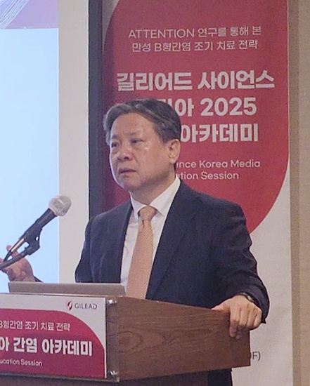 ▲ 서울아산병원 임영석 교수 연구팀이 The Lancet Gastroenterology & Hepatology 4월호에 B형 간염 조기 치료의 이득을 확인한 무작위대조임상(RCT), ATTENTION 연구의 중간 분석 결과를 발표, 이목을 끌고 있다.