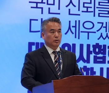 ▲ 김성근 대변인.