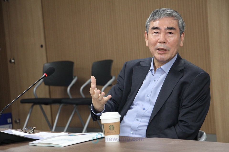 ▲ 이관순 위원장은 ‘신약개발 선도국’이라는 목표를 보다 구체적으로 매년 1~2개의 글로벌 신약을 허가받는 것으로 제시했다. 이를 위해 제약바이오산업의 체질개선과 함께 신약의 혁신에 대한 정부의 보상이 필요하다는 주문이다.