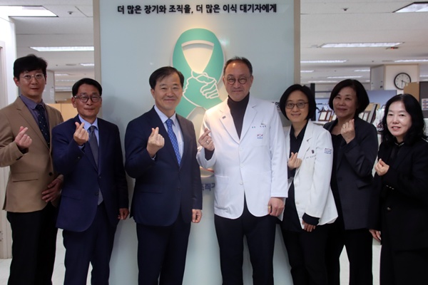 ▲ 한국장기조직기증원은 지난 25일 한국공공조직은행 이형훈 은행장을 만나 생명나눔 및 기증 활성화를 위한 다양한 협력 강화 방안을 논의했다.