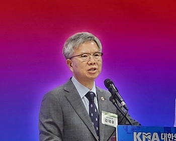 ▲ 김택우 회장.