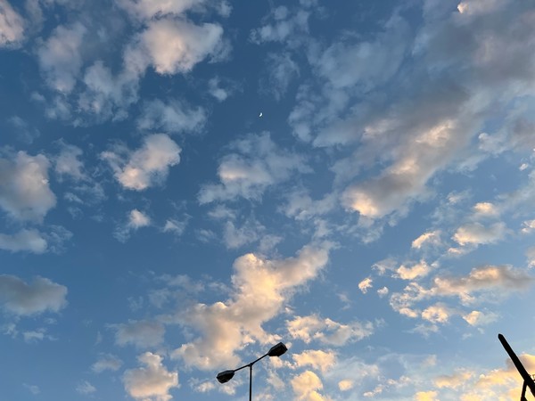 ▲ 고개를 들었다면 다음은 숙여야 할 차례입니다.