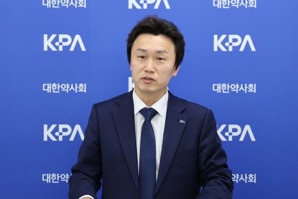 ▲ 오인석 수가협상단장은 초장기 처방으로 인해 약국 경영이 심각하게 악화되고 있다고 전했다.