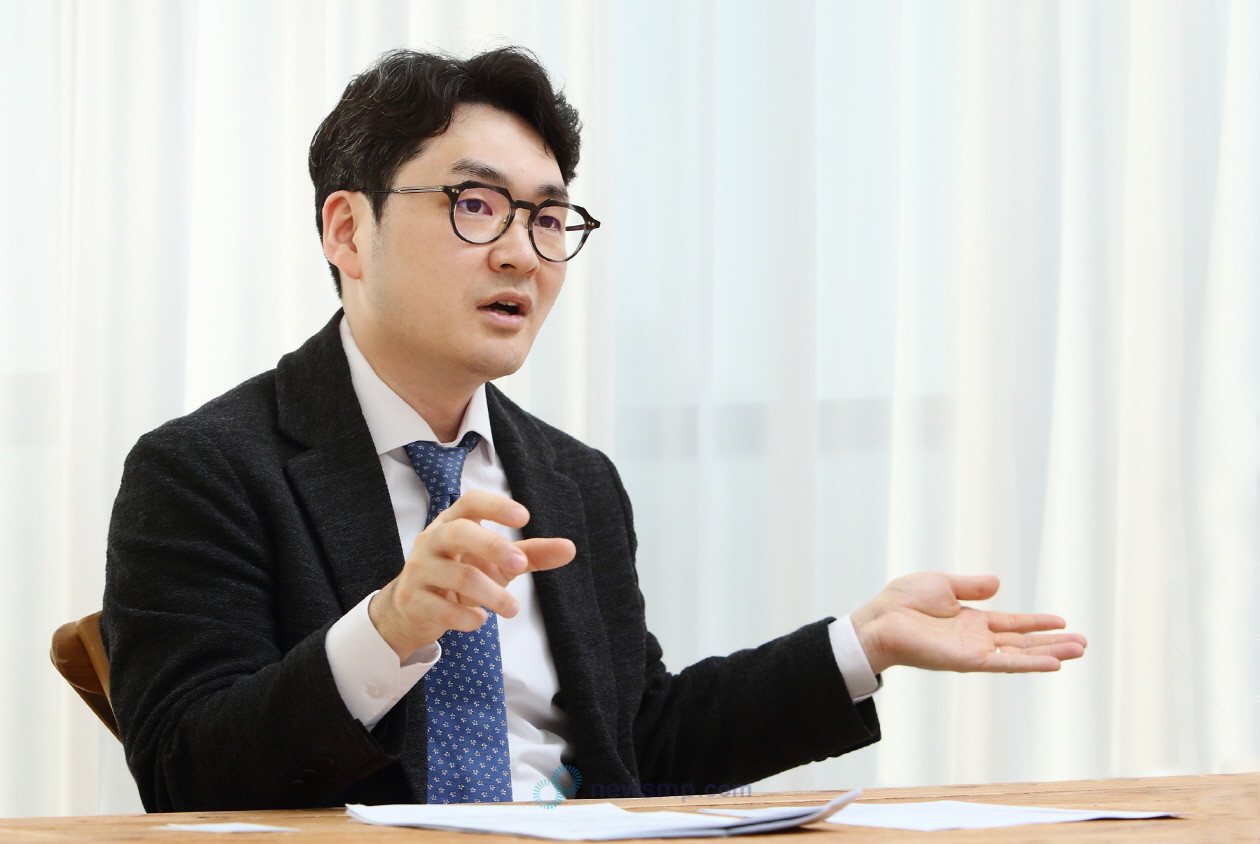 ▲ 의약뉴스는 세계고혈압연맹(World Hypertension League, WHL)이 제정한 세계고혈압의 날(5월 17일)을 맞아, 분당서울대학교병원 순환기내과 전기현 교수를 만나 고혈압 동반 이상지질혈증의 위험과 치료 전략, 그리고 JUPITER와 HOPE-3 연구를 통해 심혈관질환이 없는 중등도 위험군 환자에서 안전성과 유효성을 입증한 크레스토(성분명 로수바스타틴)의 임상적 가치를 조명했다.