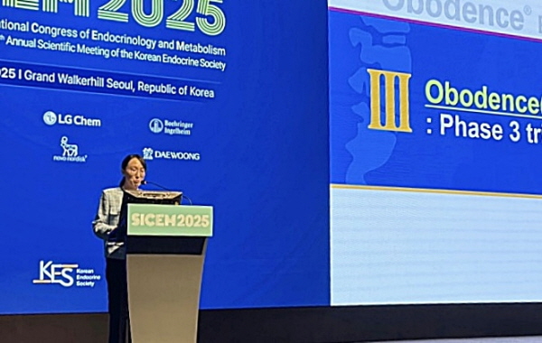 ▲ 한미약품이 삼성바이오에피스와 공동 판매 협약을 맺은 ‘오보덴스(데노수맙 바이오시밀러)’의 국내 출시를 앞두고 의료진을 대상으로 글로벌 3상 임상 결과를 공유했다.