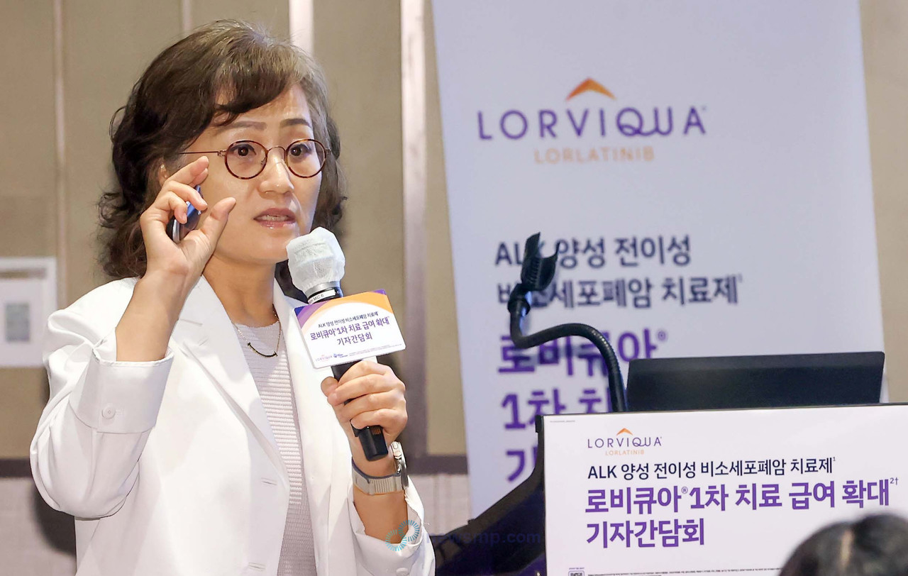 ▲ 한국화이자제약은 로비큐아의 ALK 양성 전이성 비소세포폐암 1차 치료 건강보험 급여 확대를 기념, 21일 페어몬트 앰배서더 서울에서 기자간담회를 개최했다. 국립암센터 혈액종양내과 한지연 교수는 로비큐아가 ALK 양성 비소세포폐암 1차 치료의 최선호 옵션이 될 것이라 전망했다.
