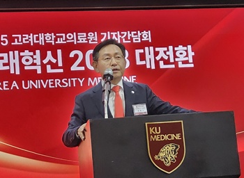 ▲ 윤을식 의무부총장겸의료원장.