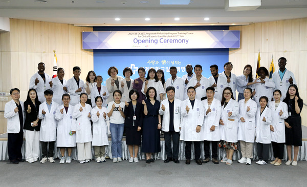 ▲ 일산백병원이 라오스와 방글라데시 의료진을 초청해 이종욱펠로우십 입교식을 진행했다.