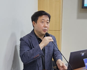 ▲ 김원일 운영위원.