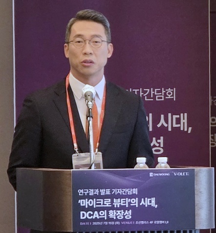 ▲ 대웅제약 나보타사업부 윤준수 본부장은 “브이올렛의 다양한 적응증을 개발하기 위해 역량을 집중하고, 사용자 편의성 개선을 위한 다양한 제형 개발에도 투자하고 있으며, 필리핀 품목허가를 시작으로 중국을 포함한 APEC 진출에 역량 모으고 있다”면서 “나보타의 글로벌 성공 사례에 발맞춰 지속적인 연구개발과 대규모 투자로 DCA 시장에서도 글로벌 리더로 자리매김하겠다”고 포부를 밝혔다.
