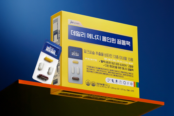 ▲ JW중외제약은 바쁜 현대인을 위한 맞춤형 건강기능식품 ‘데일리 에너지 올인원 끌올팩’을 출시했다고 21일 밝혔다.