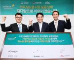 한국베링거인겔하임 박기환 사장, 유한양행 이정희 사장, 한국릴리 폴 헨리 휴버스 사장이 제2형 당뇨병 치료제 신약 자디앙의 국내 마케팅 및 영업 활동 협력을 통해 당뇨병 환자들에게 더 큰 치료 희망을 전달하겠다는 의지를 표명하고 있다.