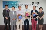 제4회 HMP 사진공모전 시상식 및 전시회 개막식에 참석한 주요 관계자들이 단체사진을 촬영했다. (왼쪽부터)최봉림 소장(한국사진문화연구소), 박문화 상무(한미약품), 배현철 원장(최우수상), 최원락 원장(대상), 김동훈 원장(최우수상), 박명희 상무(한미약품).