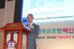 제롬 김 국제백신연구소(IVI) 사무총장이 '2016 경북글로벌백신산업포럼'에서 기조연설을 하고 있다.