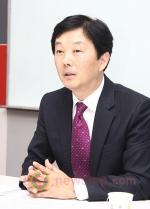 이 회장은 카이로프랙틱사나 물리치료사 1일 치료인원 제한 철폐 등의 주장에 쓴소리를 던졌다. 이와 함께 물리치료사의 활동영역 확대와 4년 학제 일원화에 전력을 다하고 있다고 소개했다.