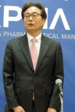 원희목 회장이 협회 입장을 밝히고 있다.