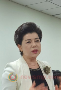 대한간호조무사협회 홍옥녀 회장은 간호조무사의 기초적인 근로환경 개선을 촉구했다.