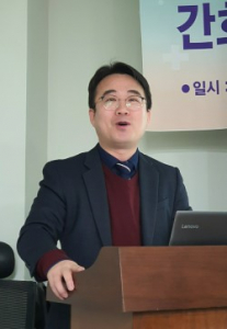 홍정민 노무사는 ‘간호조무사의 임금ㆍ근로조건 실태 조사’에 대해 설명했다.