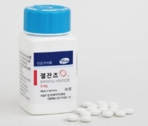 젤잔즈는 미국에서 다관절형 소아 특발성 관절염에 승인된 최초의 경구용 JAK 억제제다.