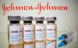 존슨앤드존슨은 미국 CDC와 FDA의 권고 이후 18세 이상의 성인에 대한 코로나19 백신 접종을 즉시 재개했다. (사진=로이터)
