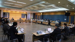 치협 정기이사회에 참석한 박태근 회장.