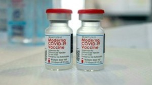 모더나는 mRNA 코로나19 백신이 2차 접종 후 6개월 뒤 93%의 높은 효능을 유지한 것으로 나타나기는 했지만 추가 접종이 필요하다고 강조하고 있다. (사진=AFP)