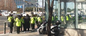 2021년을 열흘 남겨둔 22일, 간호법 제정안 연내 국회 통과를 촉구하고 있는 대한간호협회의 세 번째 수요 집회가 열렸다.