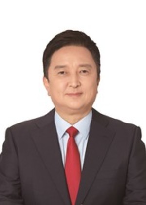 치과의사 출신인 국민의힘 김영환 후보는 충북도지사 선거에서 당선됐다.