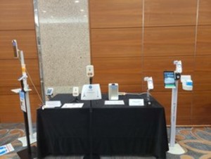 ▲ 지난해 약국에 보급된 비접촉식 체온계의 활용 가치가 떨어지면서 이제는 처치 곤란한 상황이 됐다는 불만이 나오고 있다.