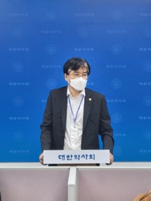 ▲ 대한약사회 정일영 정책이사는 정부의 일방적인 행보에 답답함을 토로했다.