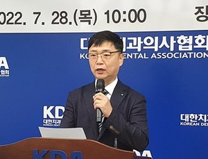 ▲ 신인철 위원장.