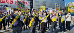 대한한의사협회(회장 홍주의)는 5일  자동차보험 경상환자 4주 초과 치료 시 진단서를 의무 발급토록 한 조치를 즉각 철회할 것을 촉구하는 규탄대회를 개최했다. 
