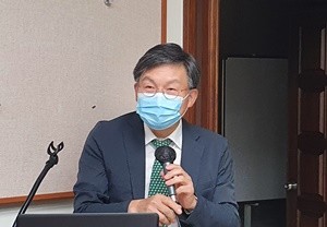 김윤 교수.
