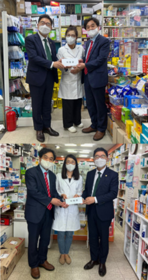 ▲ 경기도약사회는 수해를 입은 약국에 위로금을 전달했다.