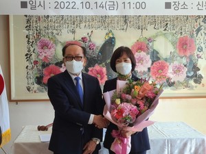 마퇴본부는 14일 제2차 이사회를 열고 김필여 신임 이사장(우)를 선출했다.