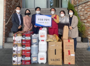 성남시약사회가 노숙인 무료급식소에 생필품을 전달했다.