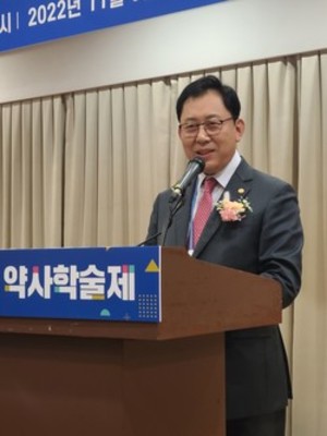​▲ 최광훈 회장은 "오늘 자리가 약사 현안 및 해결해야 할 미래를 고민하는 학술제가 되길 바란다"고 말했다.