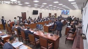 앞으로 한 달 남은 국민건강보험 국고 지원 종료를 앞두고 이번엔 과연 일몰제가 폐지될 수 있을 것인지에 대한 관심이 국회로 쏠리고 있다.